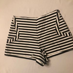 ZARA Trafaluc Black and white horizontal striped short shorts with pockets